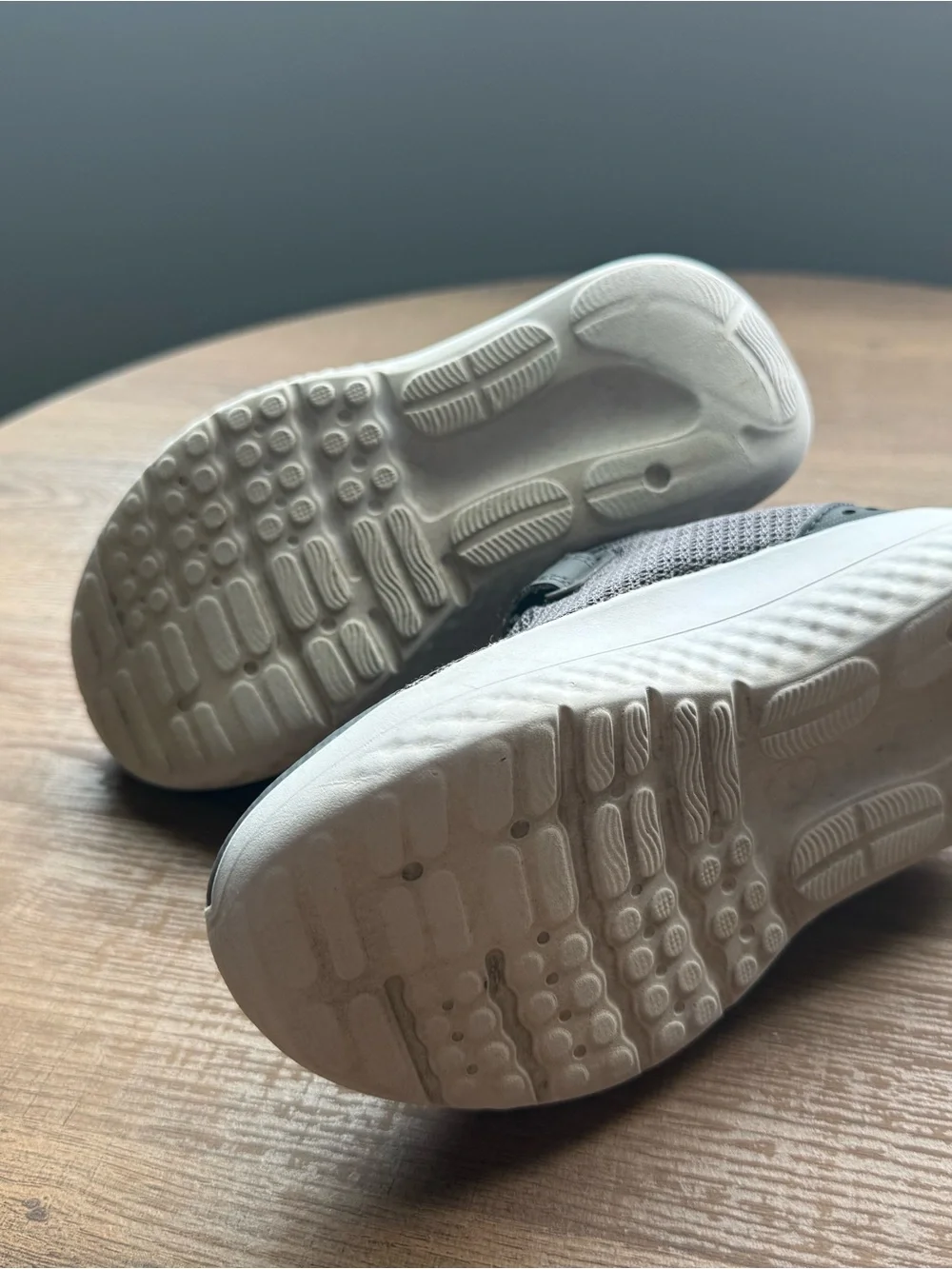 🧸 Under Armour | Gray & White Sneakers
